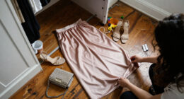 Peachy Den And Olivia Neill Enter Carrie Bradshaw's World